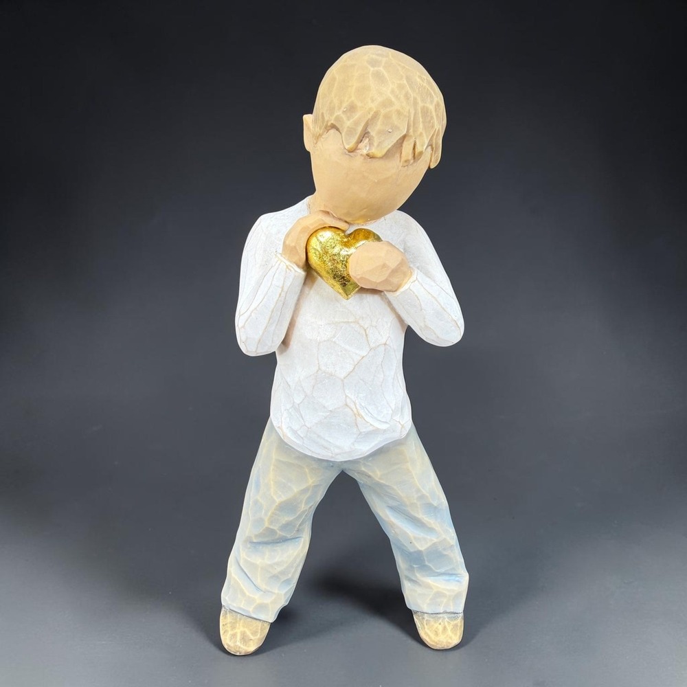 Willow Tree Mi Casa Boy with Gold Heart Figurine Susan Lordi 2004 5 inch VTG